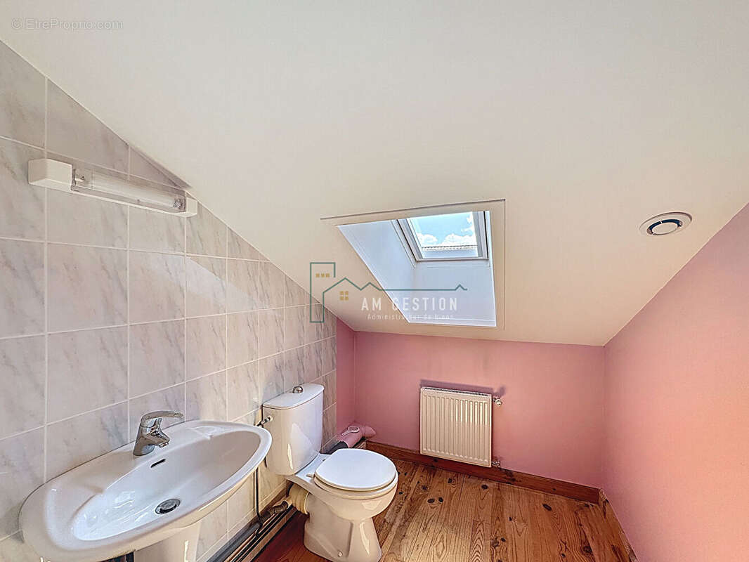 Maison à SAINT-LEONARD-DE-NOBLAT