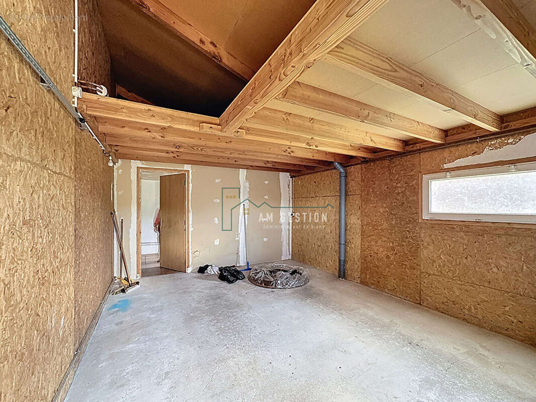 Maison à SAINT-LEONARD-DE-NOBLAT