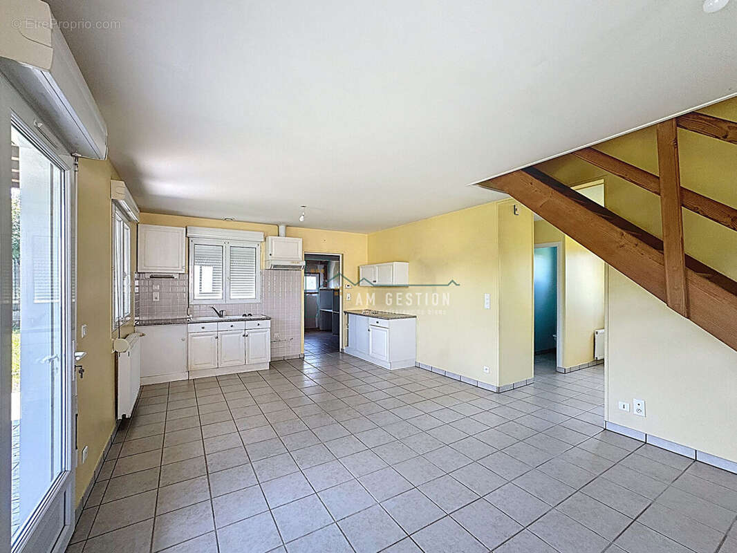 Maison à SAINT-LEONARD-DE-NOBLAT