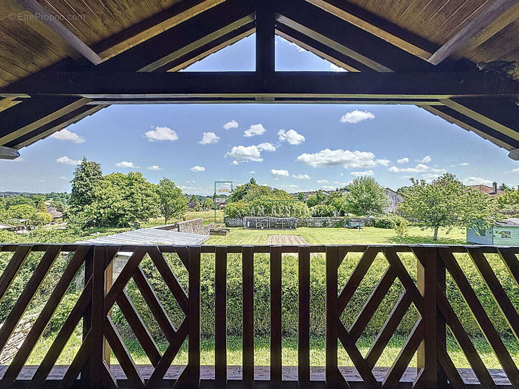 Maison à SAINT-LEONARD-DE-NOBLAT