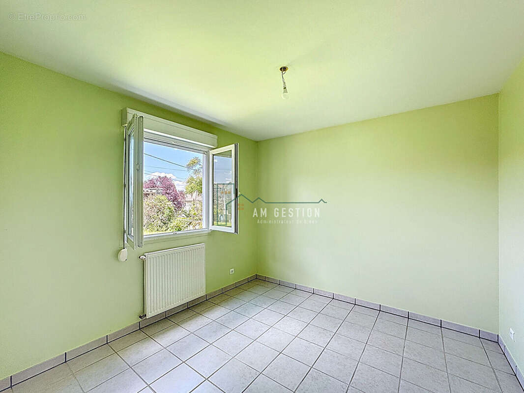 Maison à SAINT-LEONARD-DE-NOBLAT