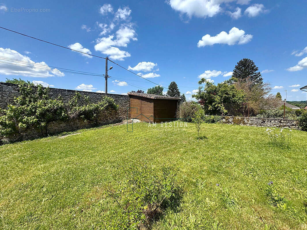 Maison à SAINT-LEONARD-DE-NOBLAT