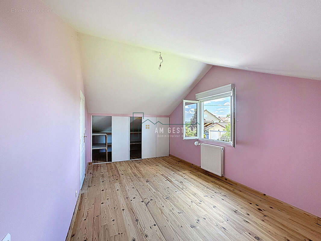 Maison à SAINT-LEONARD-DE-NOBLAT