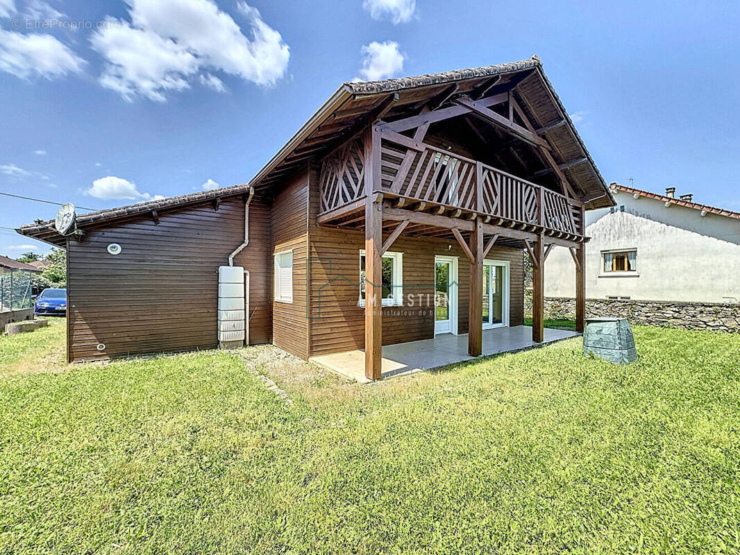 Maison à SAINT-LEONARD-DE-NOBLAT