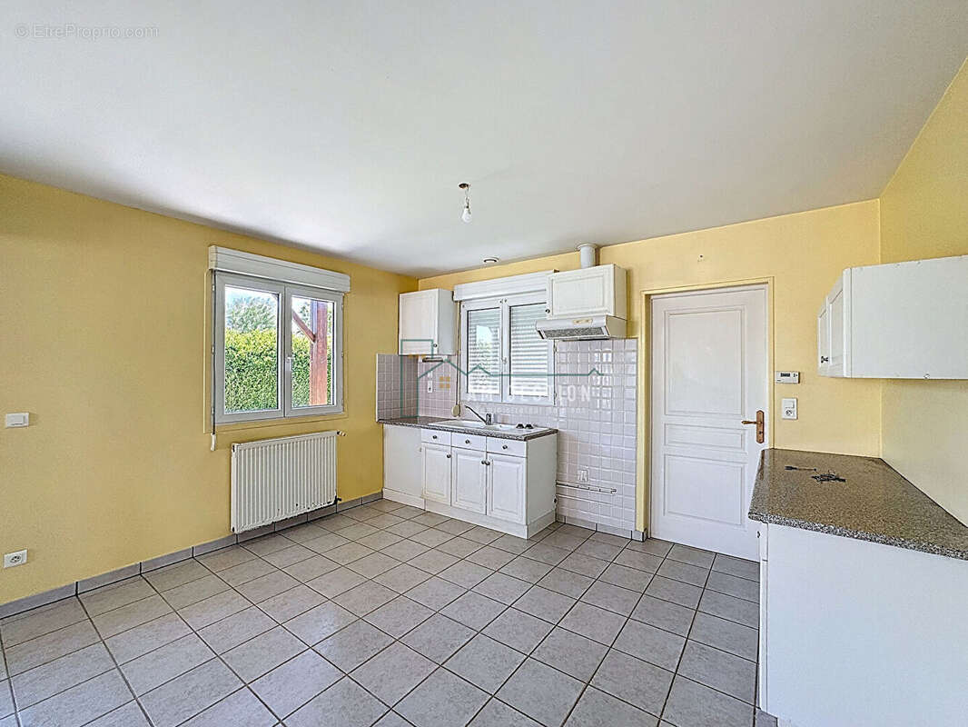 Maison à SAINT-LEONARD-DE-NOBLAT