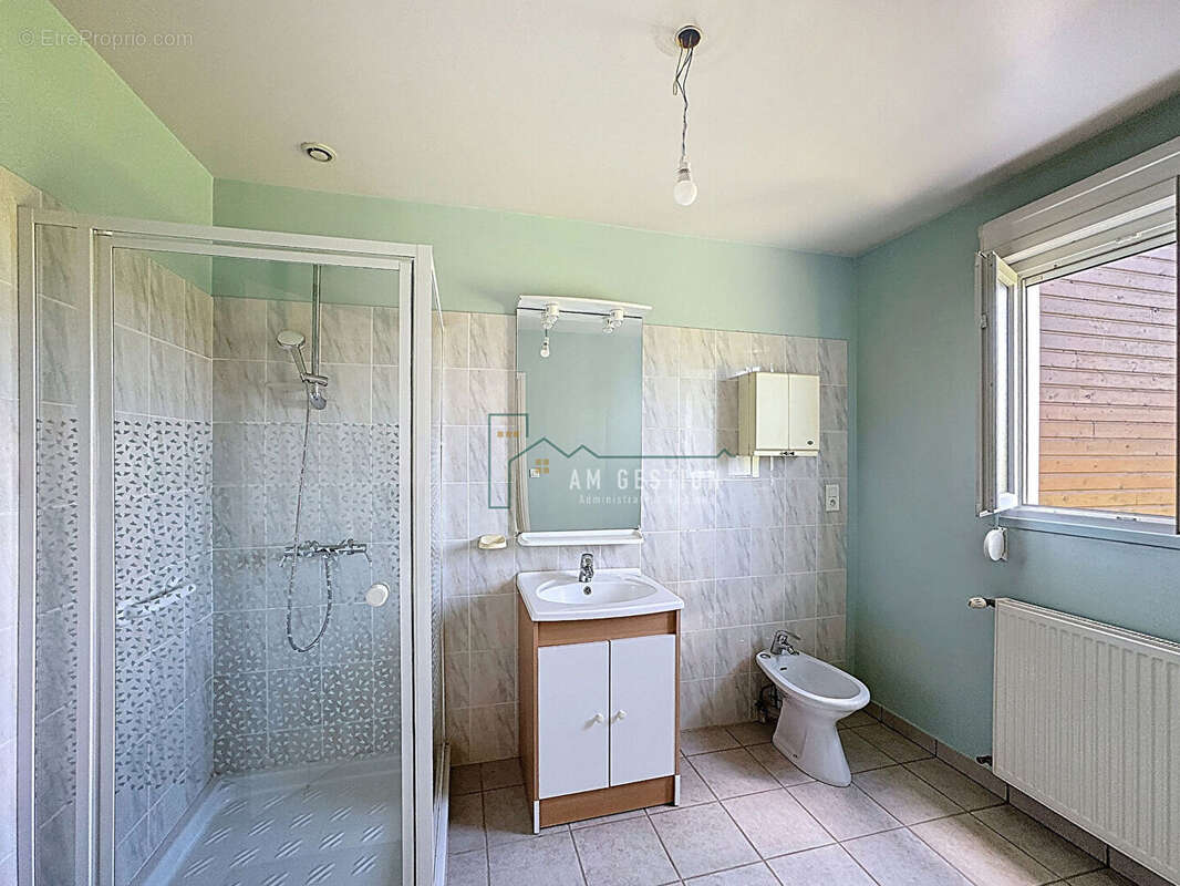 Maison à SAINT-LEONARD-DE-NOBLAT