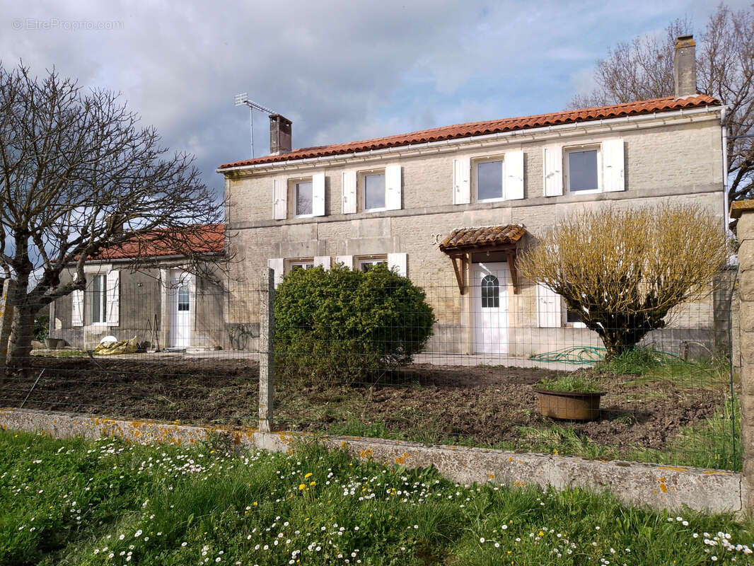 Maison à SAINTE-SEVERE