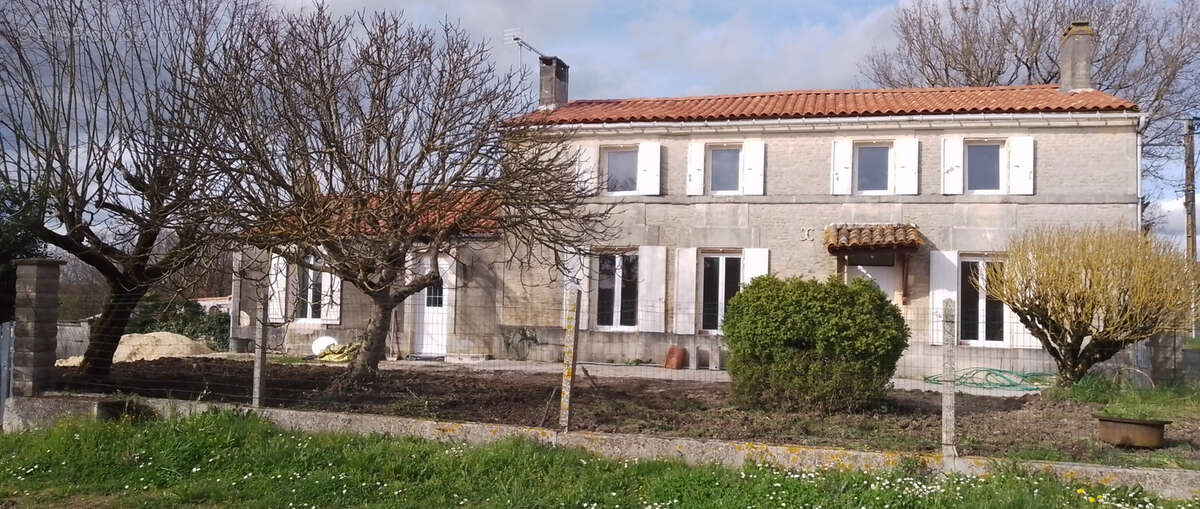 Maison à SAINTE-SEVERE