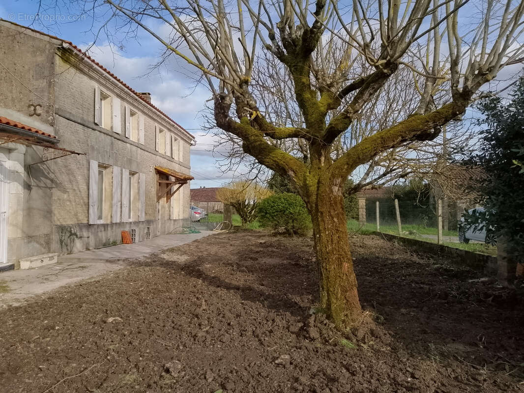 Maison à SAINTE-SEVERE