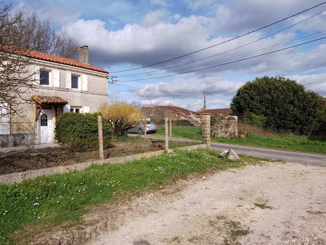 Maison à SAINTE-SEVERE