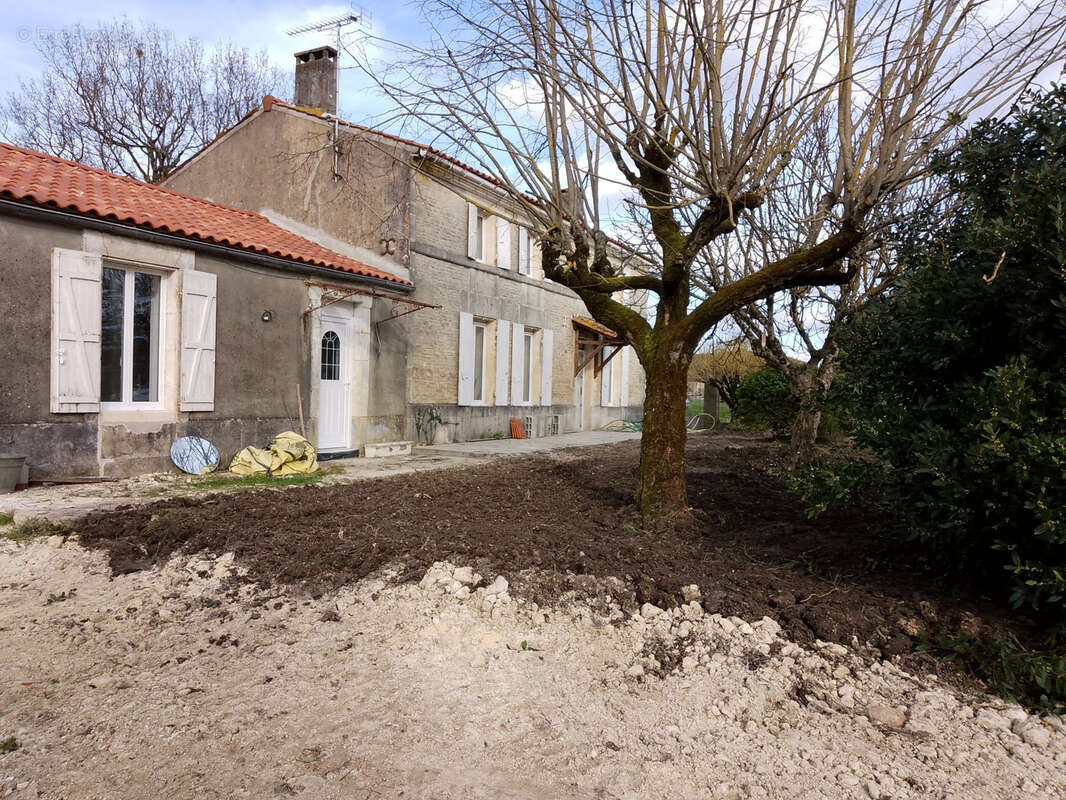 Maison à SAINTE-SEVERE