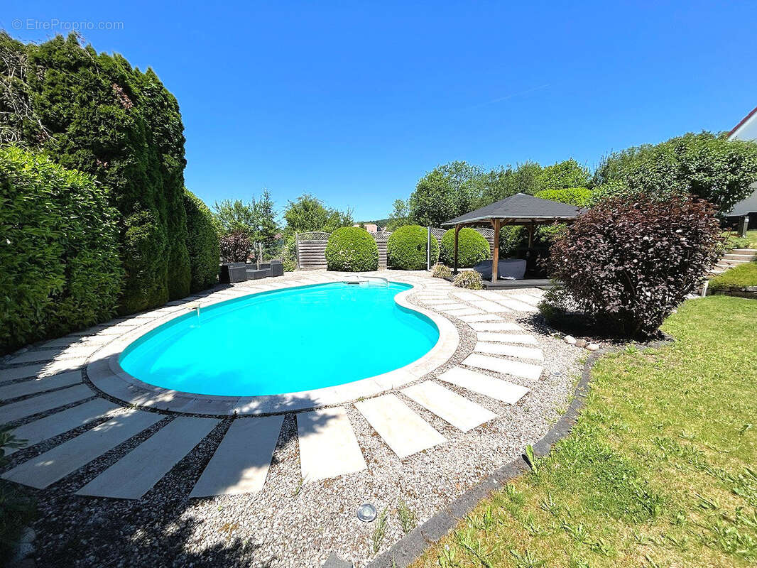 Maison à ROPPENTZWILLER