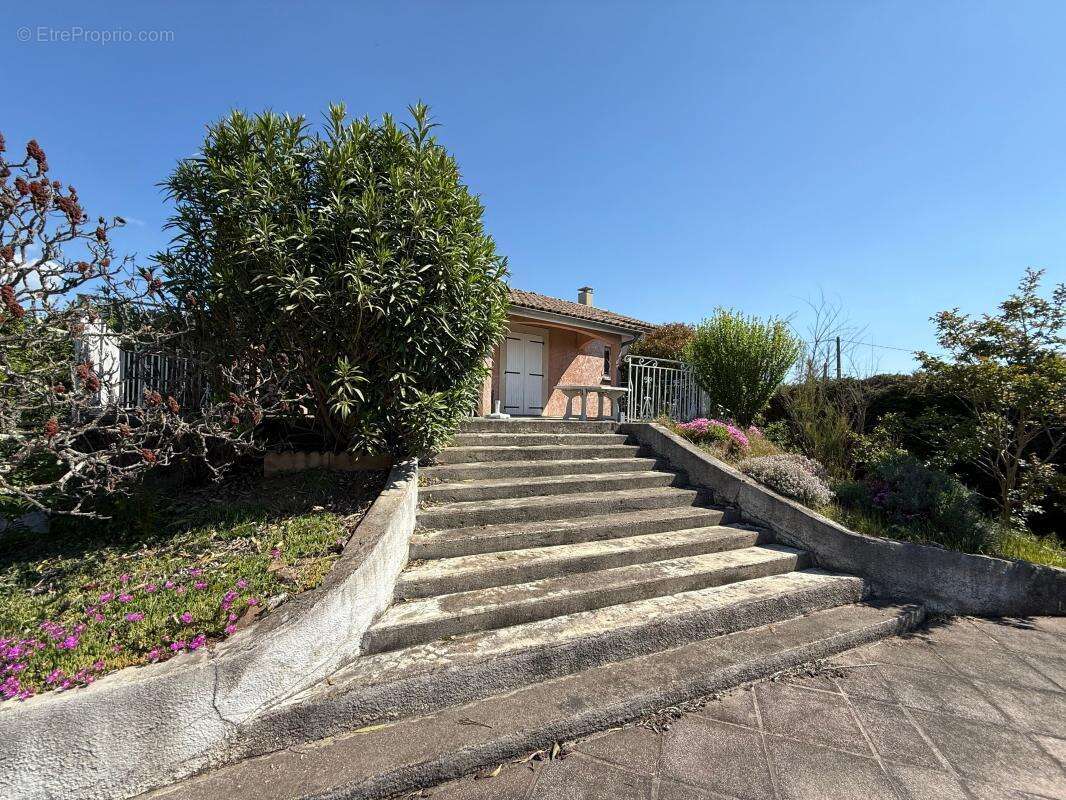 Maison à LABLACHERE