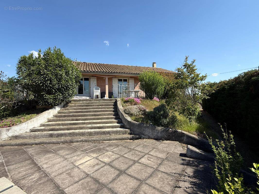 Maison à LABLACHERE