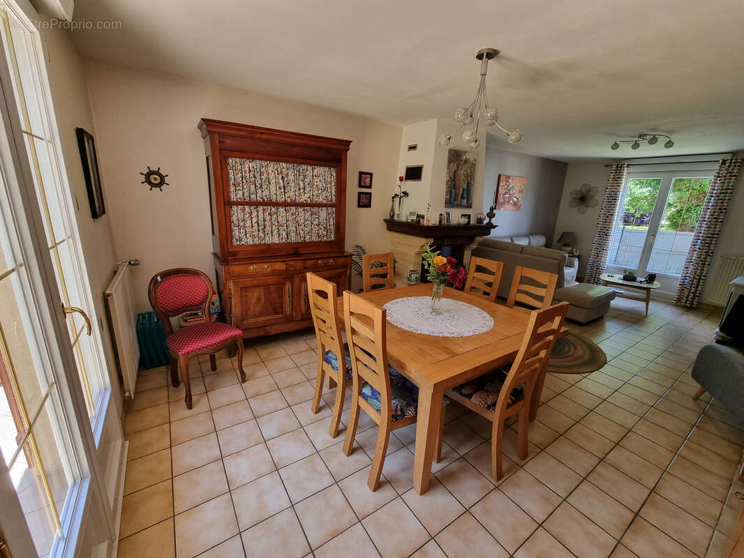 Maison à NOYAL-CHATILLON-SUR-SEICHE