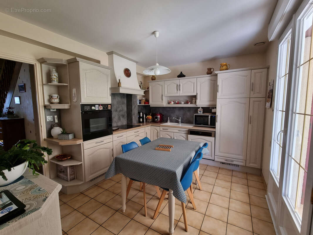 Maison à NOYAL-CHATILLON-SUR-SEICHE