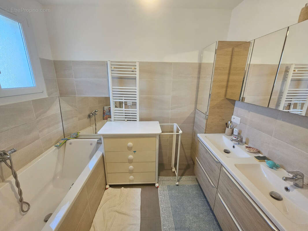 Maison à BORMES-LES-MIMOSAS