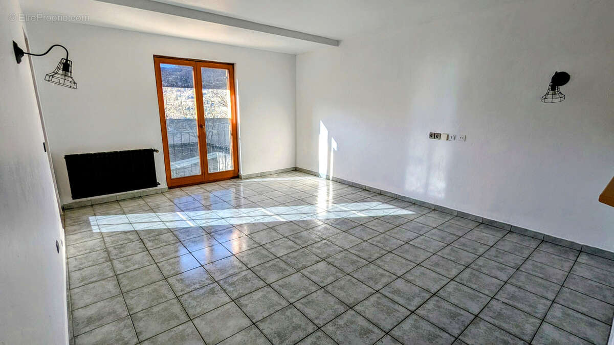 Maison à TOURRETTES-SUR-LOUP