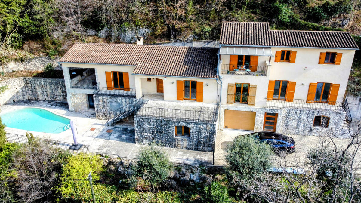Maison à TOURRETTES-SUR-LOUP