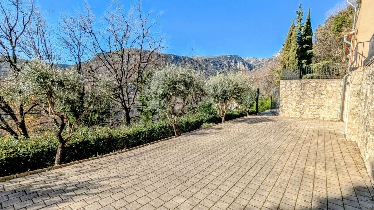 Maison à TOURRETTES-SUR-LOUP
