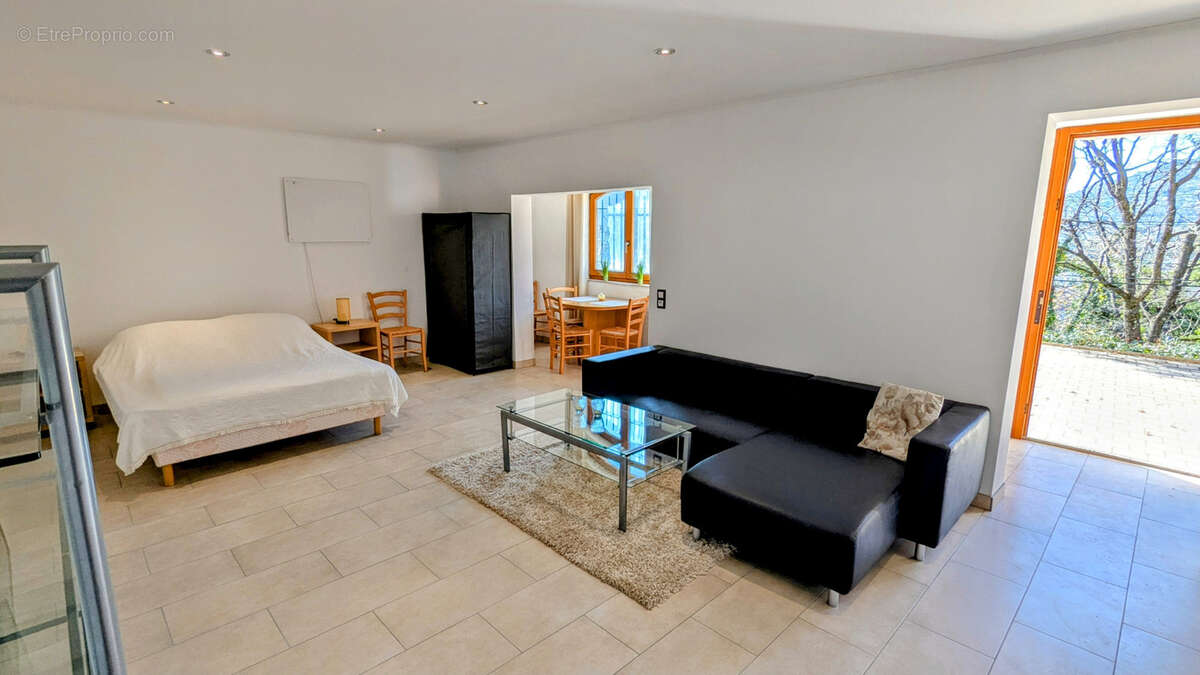 Maison à TOURRETTES-SUR-LOUP