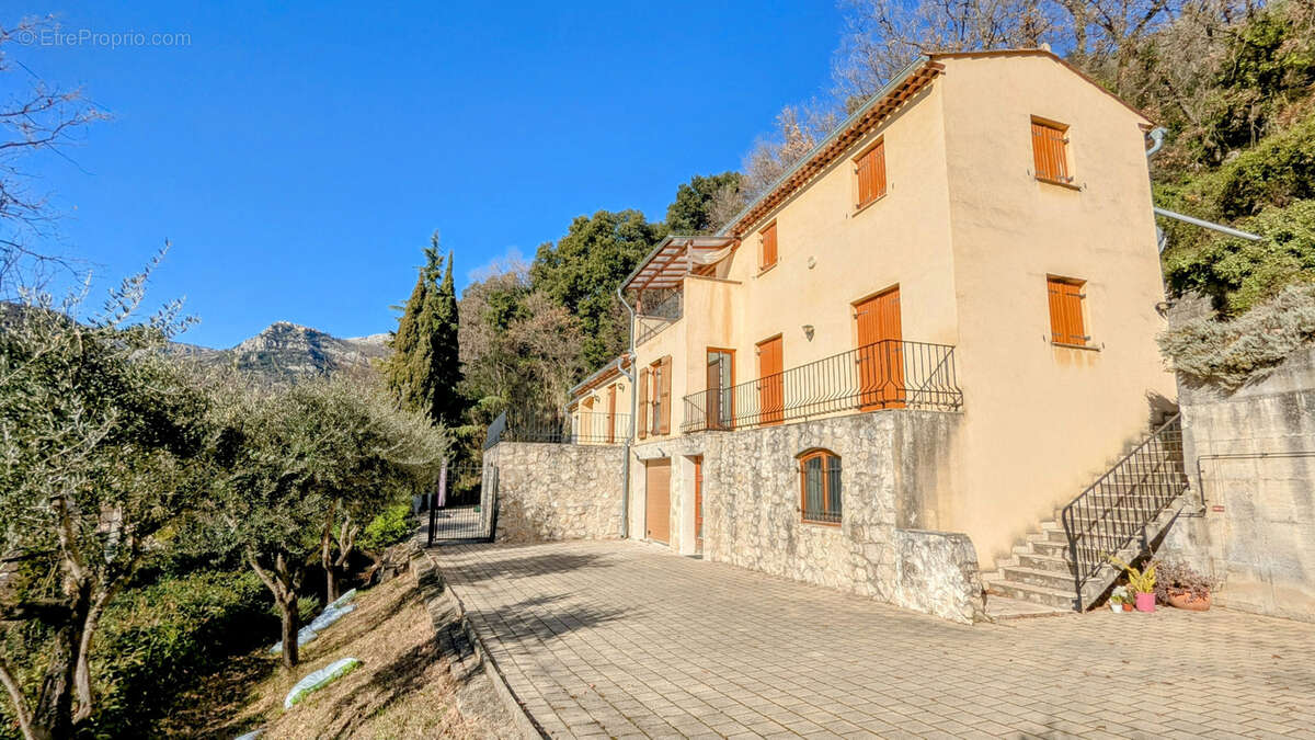 Maison à TOURRETTES-SUR-LOUP