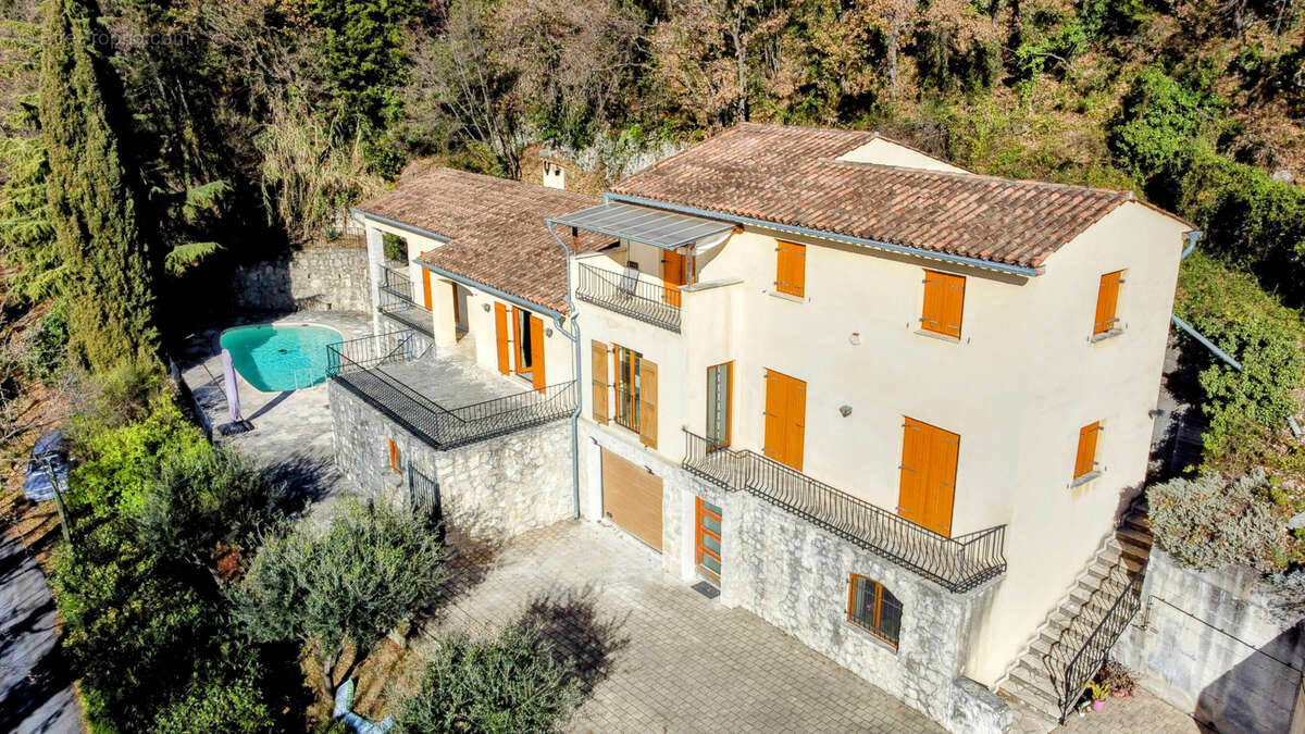 Maison à TOURRETTES-SUR-LOUP