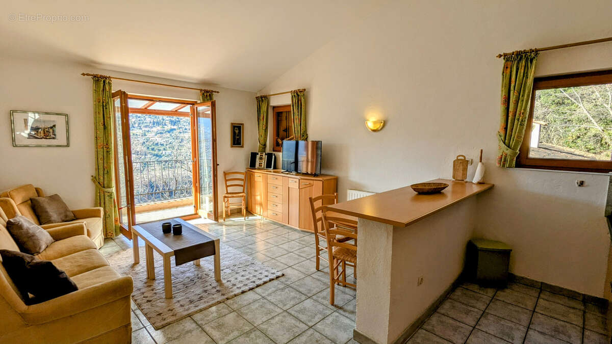 Maison à TOURRETTES-SUR-LOUP