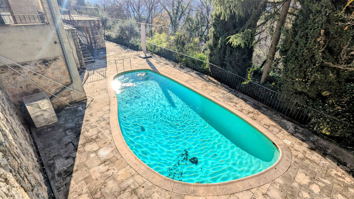 Maison à TOURRETTES-SUR-LOUP