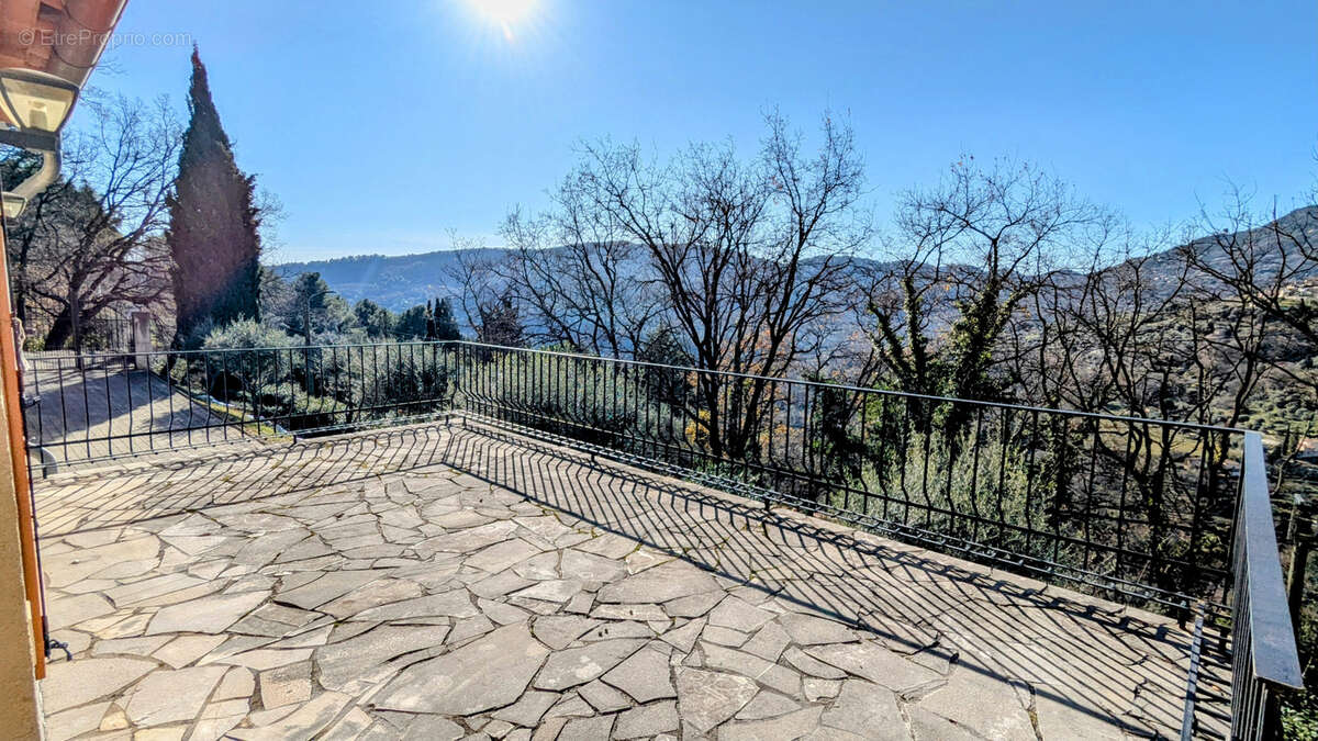 Maison à TOURRETTES-SUR-LOUP