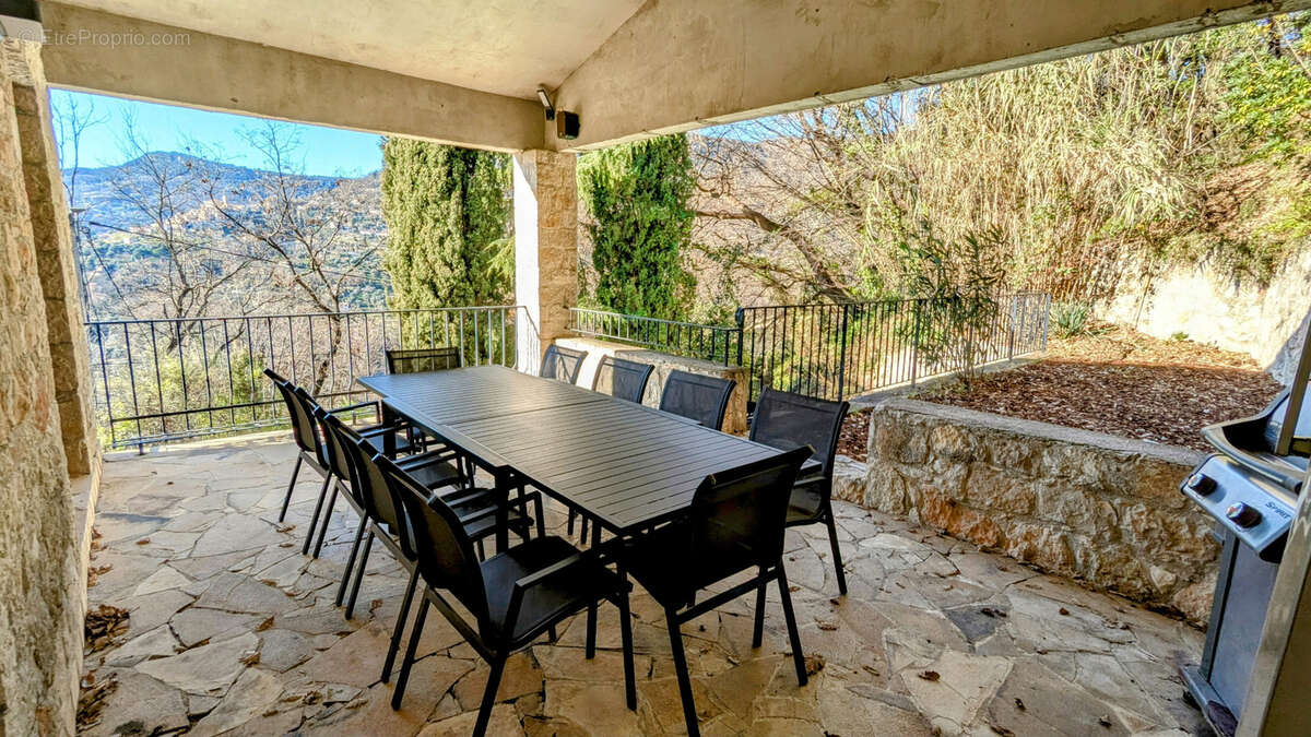 Maison à TOURRETTES-SUR-LOUP