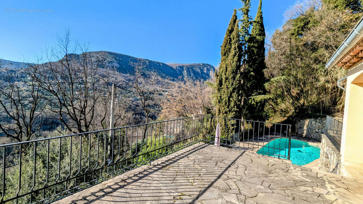 Maison à TOURRETTES-SUR-LOUP