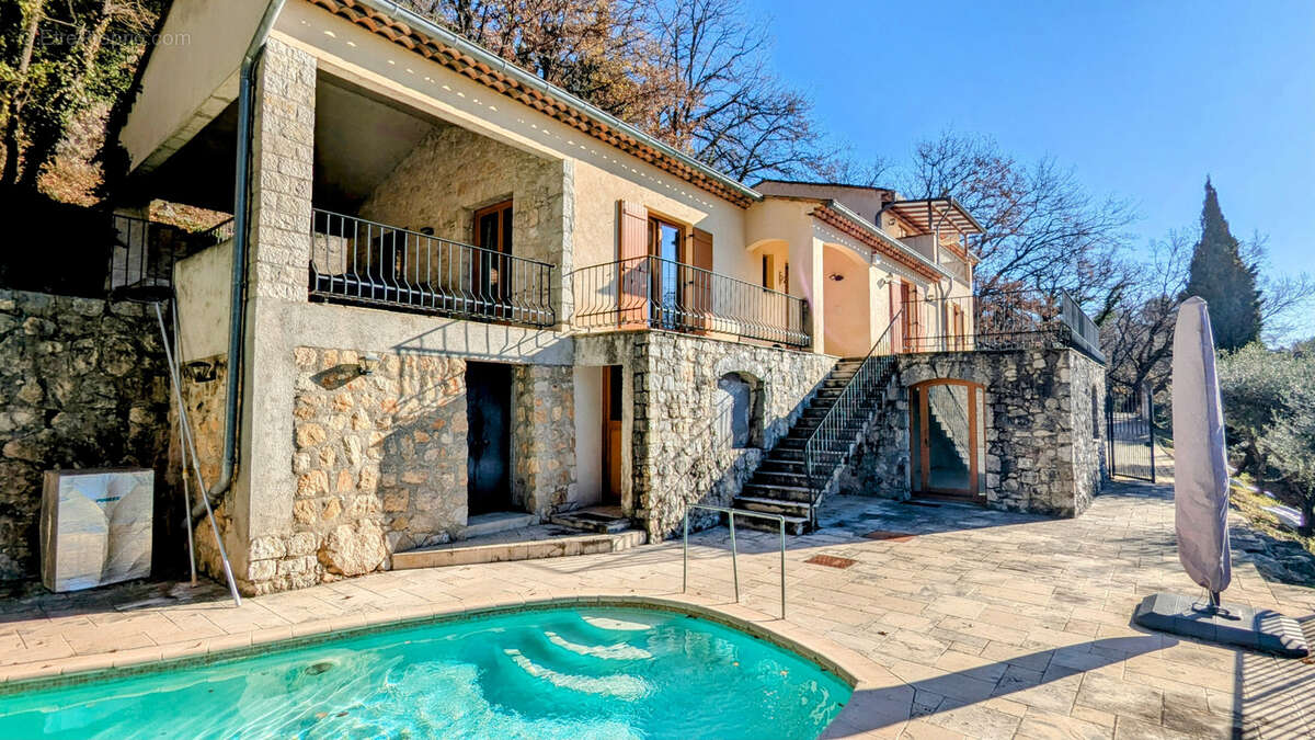 Maison à TOURRETTES-SUR-LOUP