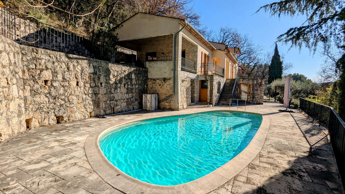 Maison à TOURRETTES-SUR-LOUP