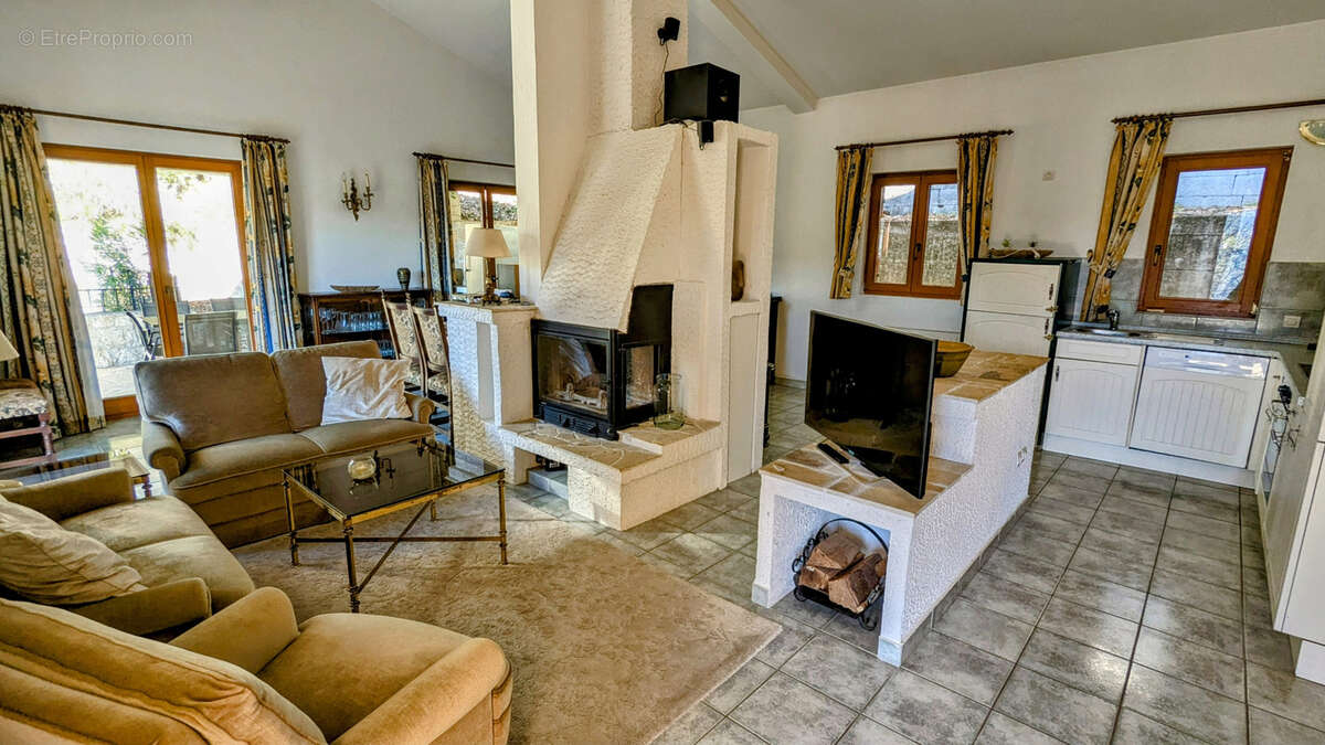 Maison à TOURRETTES-SUR-LOUP