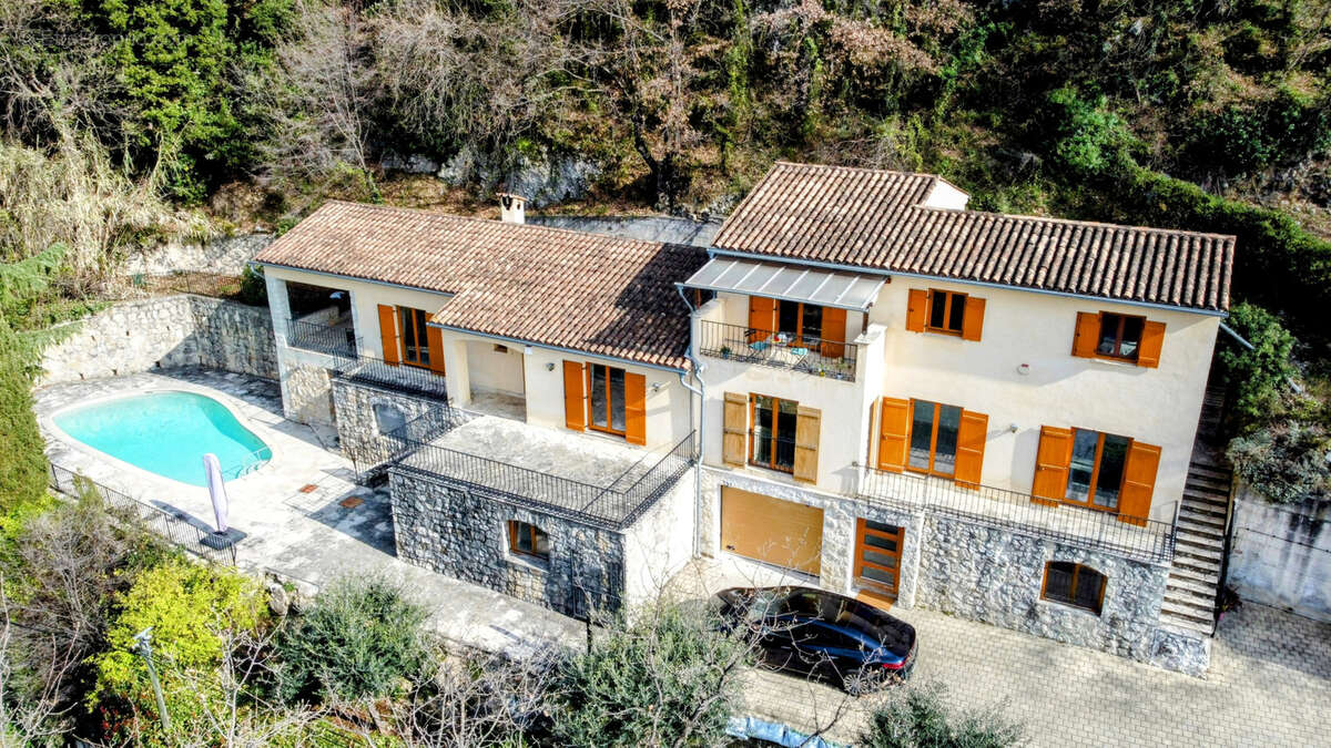 Maison à TOURRETTES-SUR-LOUP