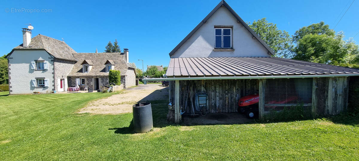 Maison à LACROIX-BARREZ