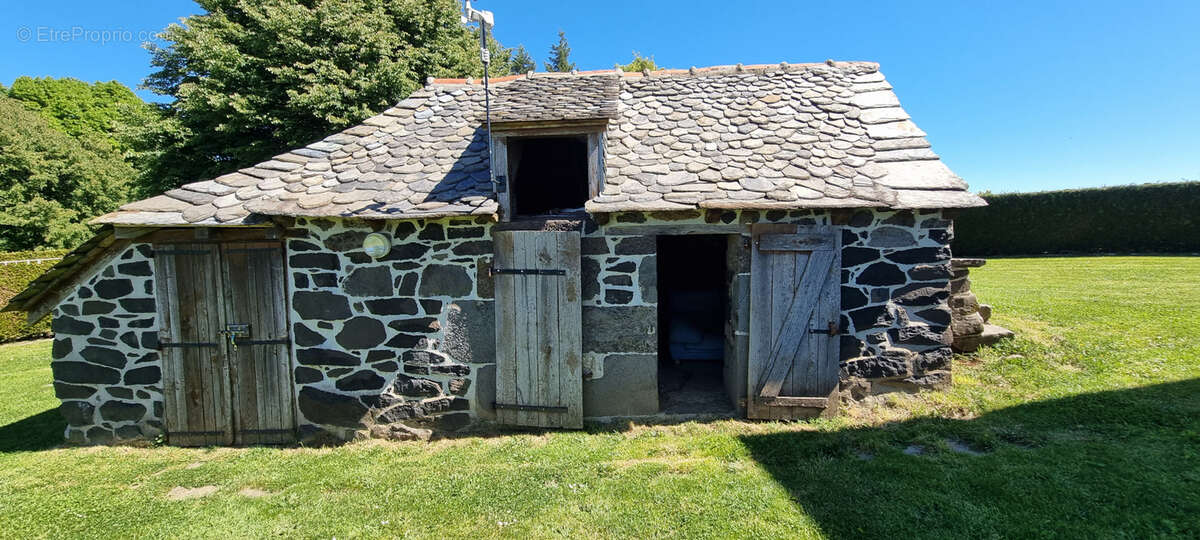 Maison à LACROIX-BARREZ