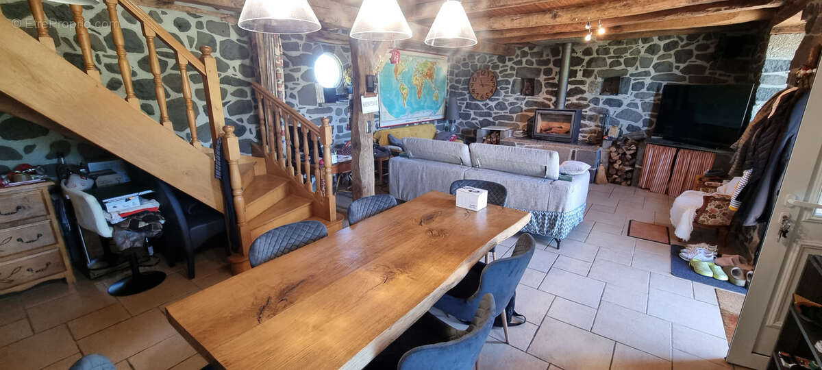 Maison à LACROIX-BARREZ