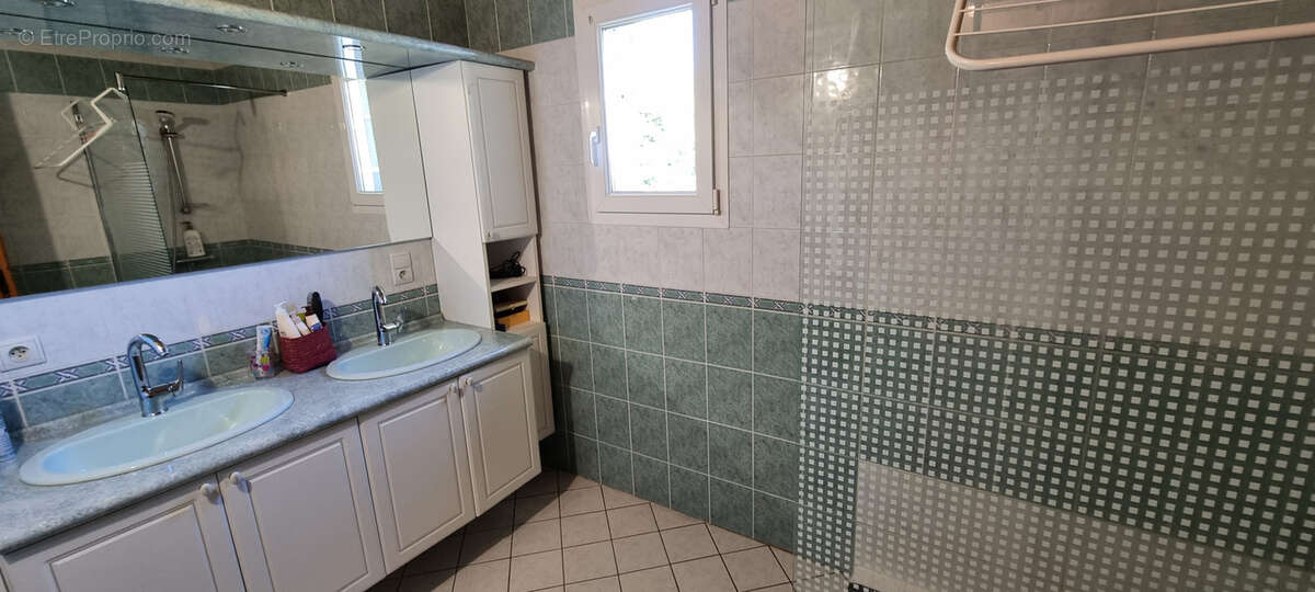 Maison à LACROIX-BARREZ