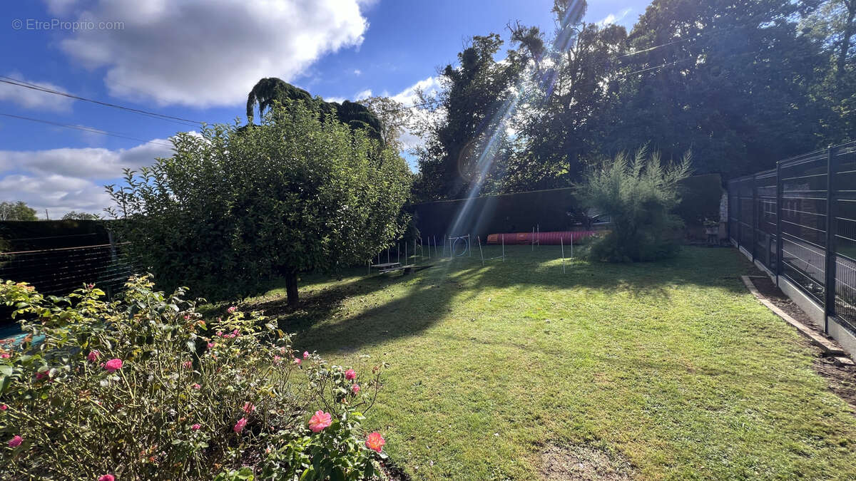 Terrain à D&#039;HUISON-LONGUEVILLE