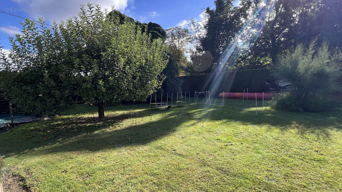 Terrain à D&#039;HUISON-LONGUEVILLE