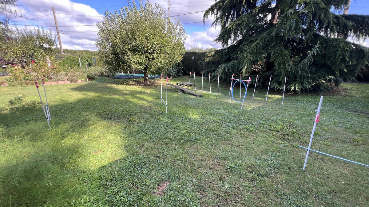 Terrain à D&#039;HUISON-LONGUEVILLE