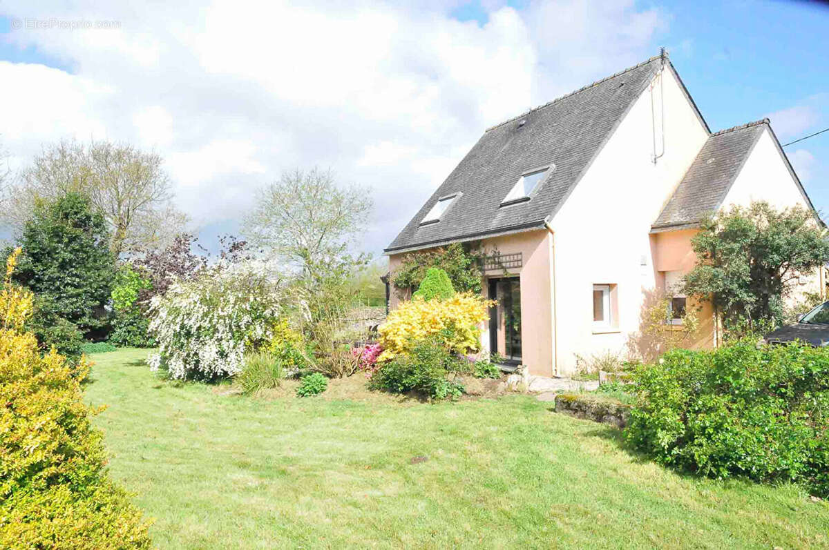 Maison à PLEYBER-CHRIST