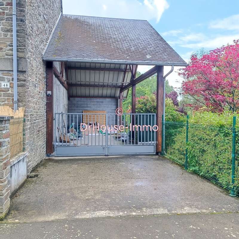 Maison à SAINT-PIERRE-DU-REGARD