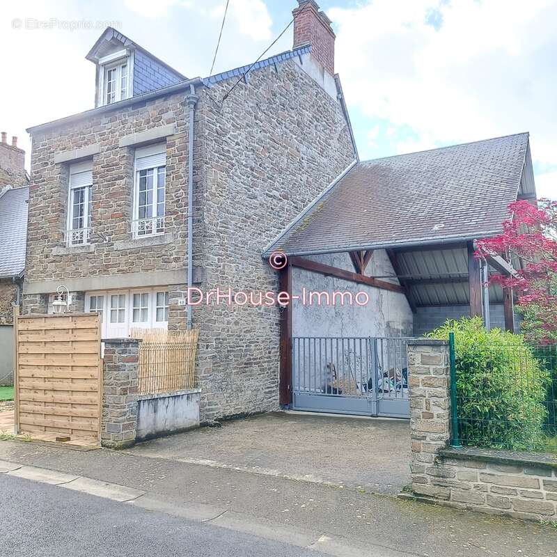 Maison à SAINT-PIERRE-DU-REGARD