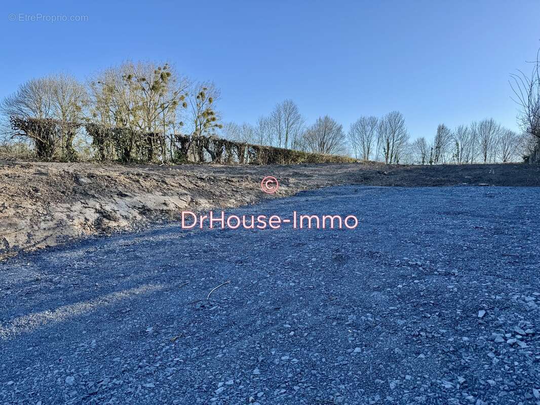 Terrain à FRASNOY