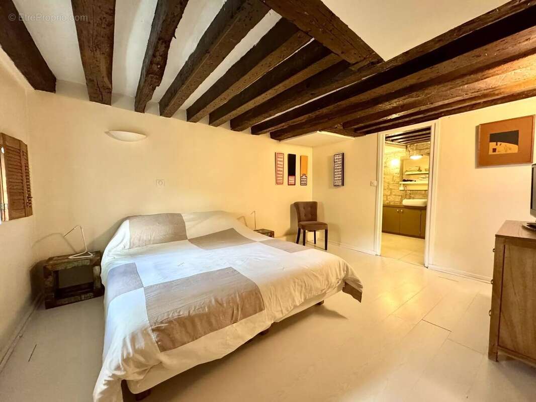 Appartement à PARIS-3E