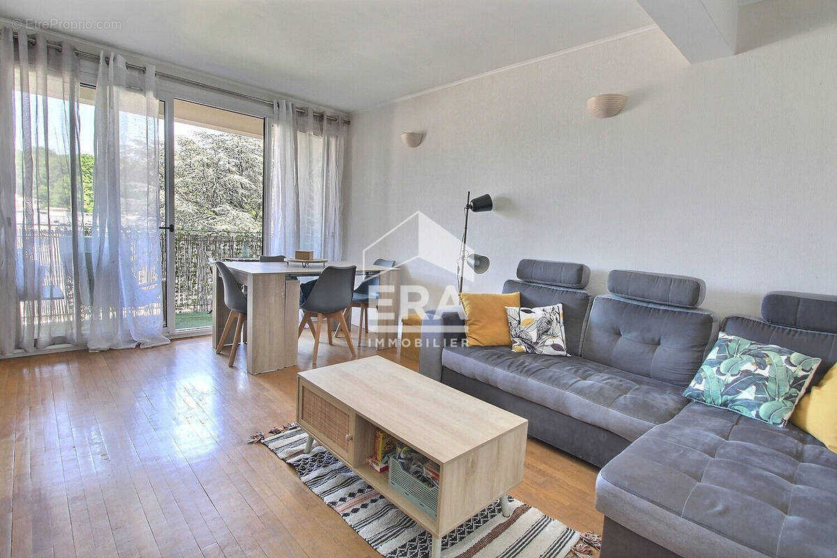 Appartement à LE PLESSIS-ROBINSON