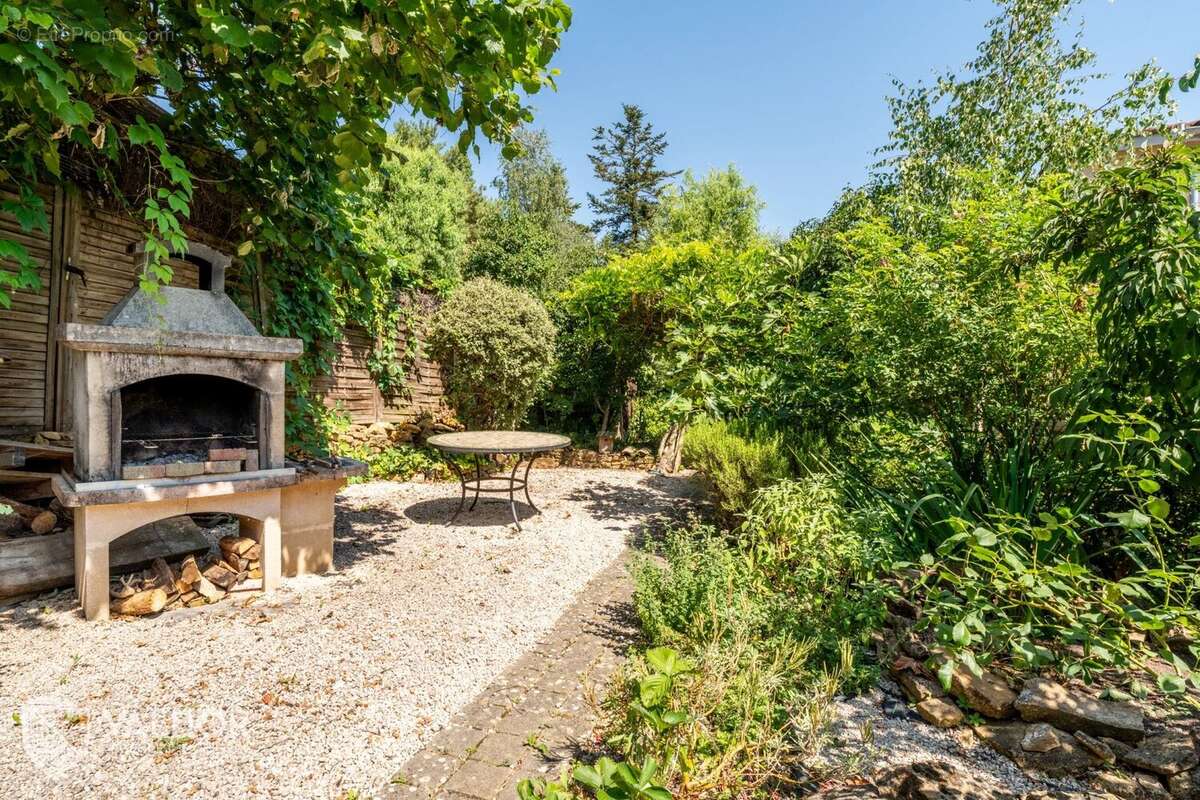 Maison à POUILLY-LE-MONIAL